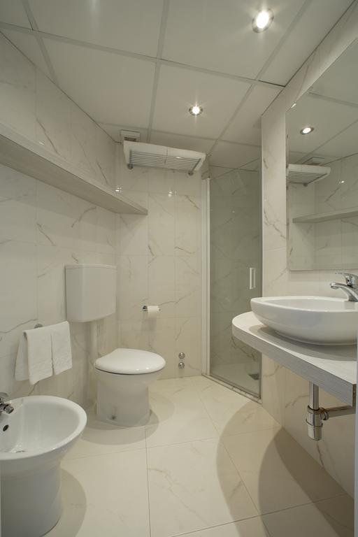 Flexible Room,323795095:JPEG
