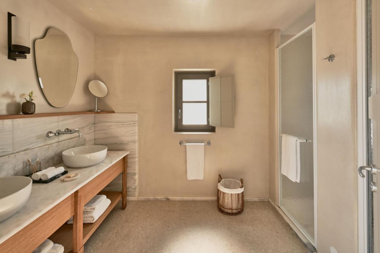 Aether Suite One-Bedroom Larger King Suite Sea View