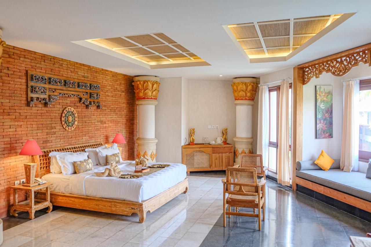 Suite with Pool View