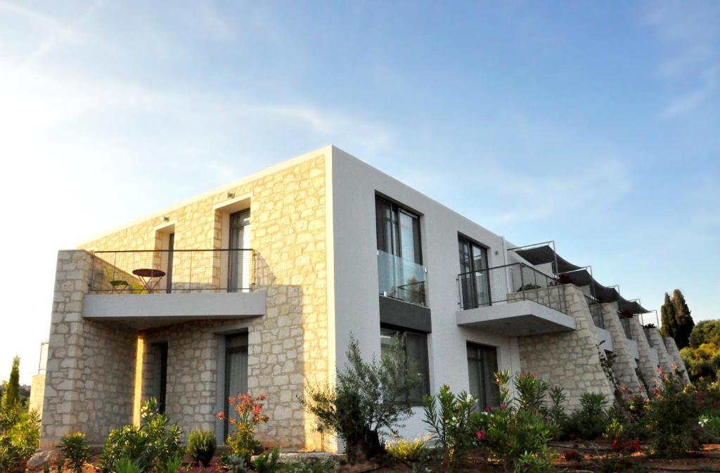 Studio im Erdgeschoss mit Gartenblick