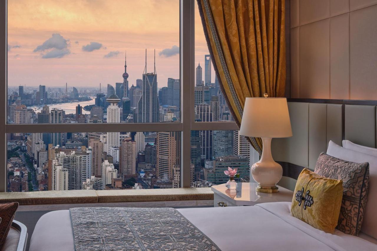 The Manor Skyline Deluxe