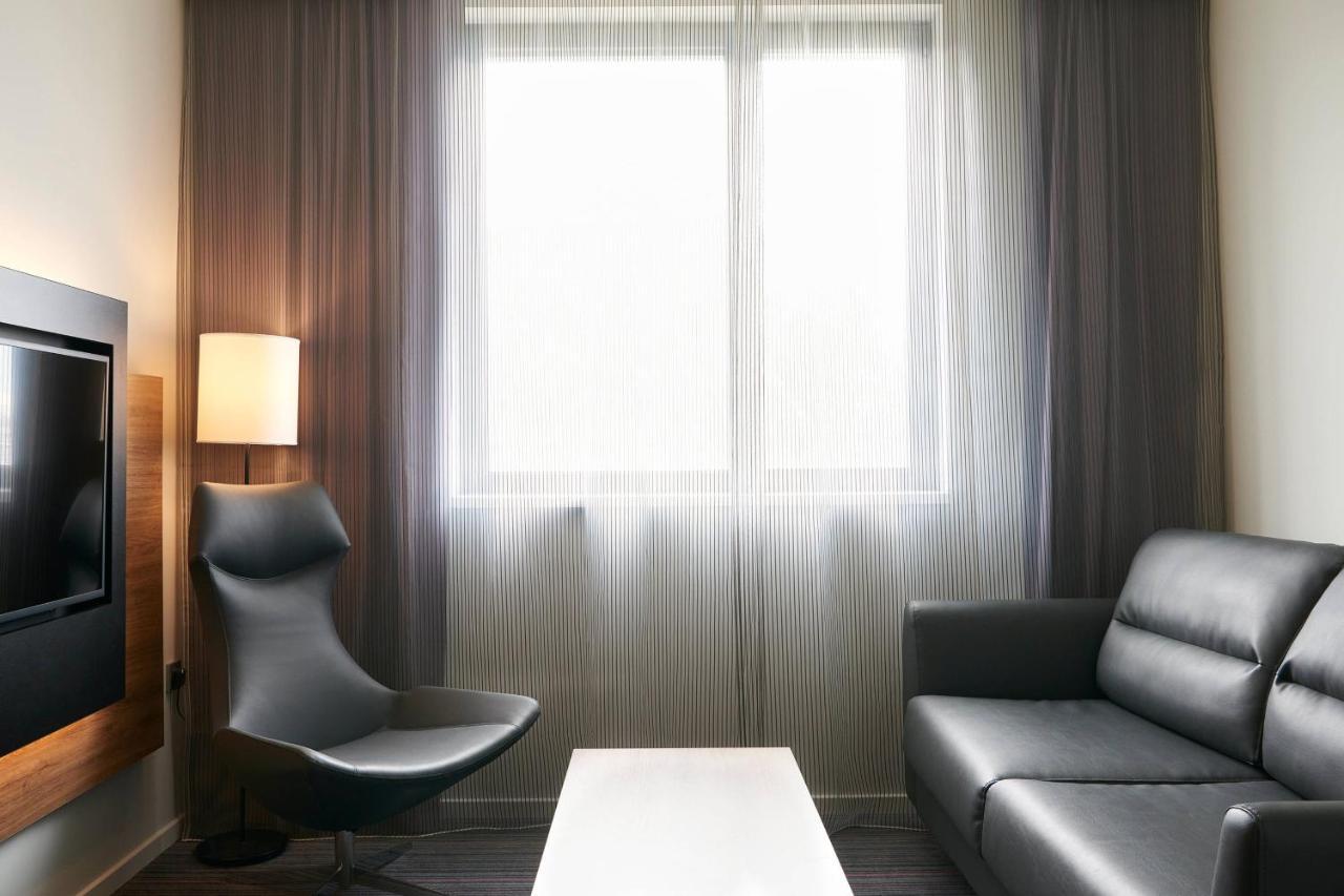 Moxy Extra Sleeper Queen Room with Sofa Bed