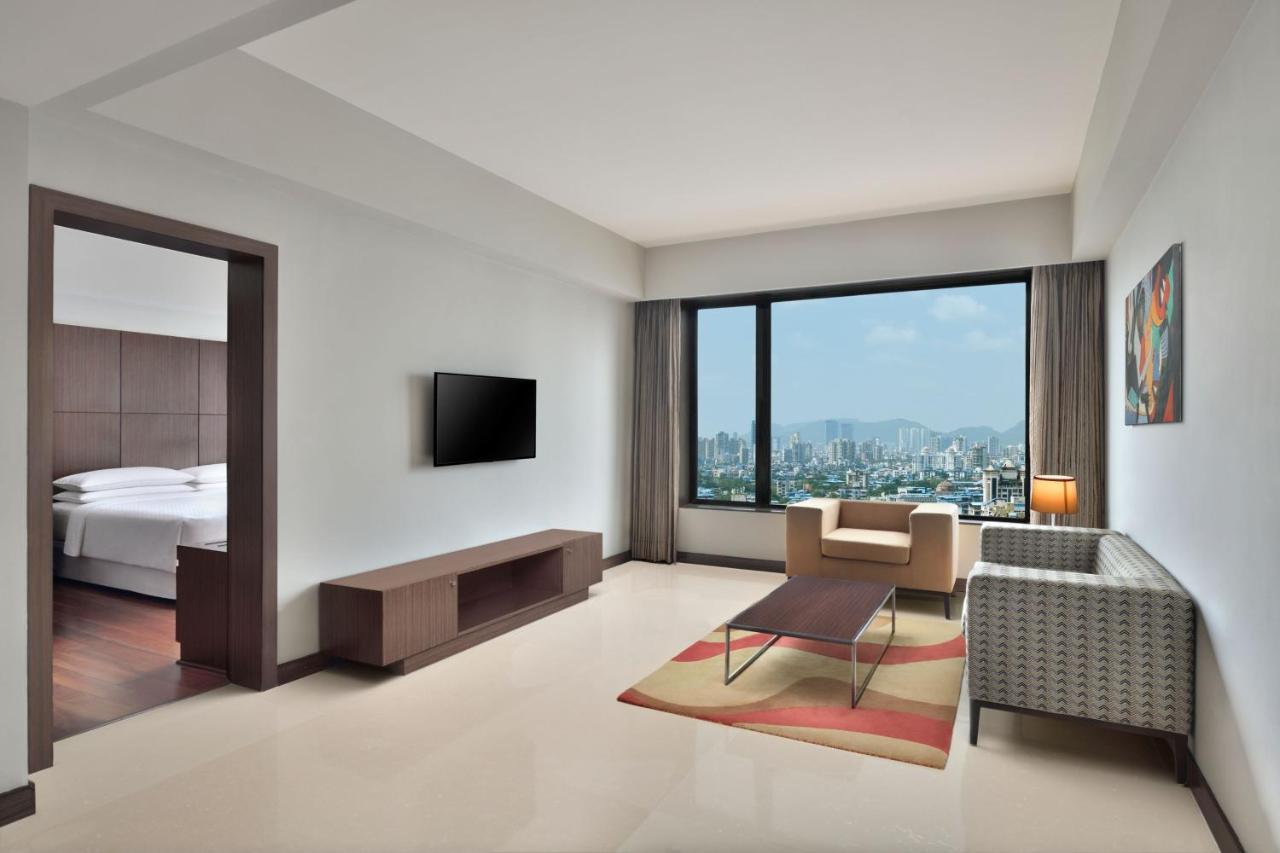 Executive Suite with City View