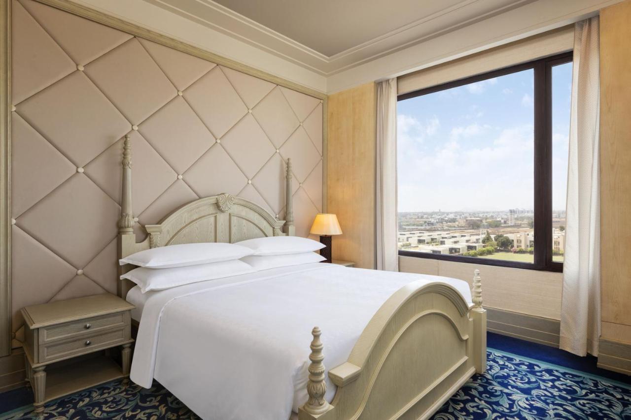 Grand Royal Suite, Suite, 1 King, Sofa bed, City view,Club Lounge Access,Complimentary Cocktails/ Non Alcoholic beverages, Sat,Sun -1800-2000 hours, Legal dry days excluded