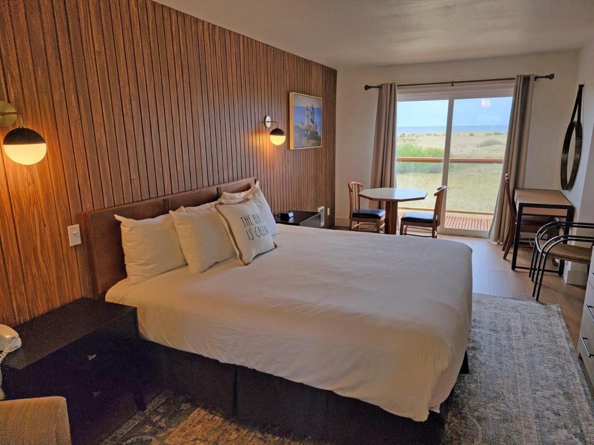 Premium Class Hotel Room Model - Top Floor with Ocean View and Balcony - (Non Pet Friendly)