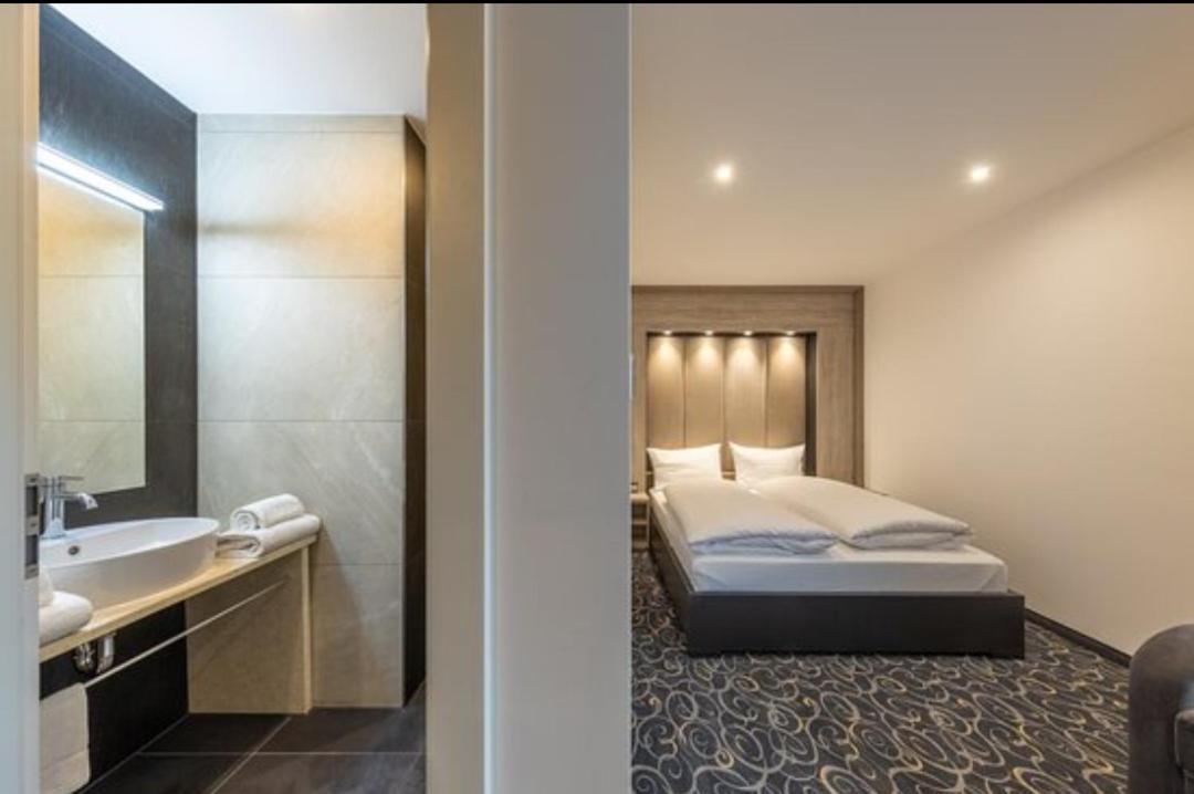 Zimmer mit Kingsize-Bett - Barrierefrei/befahrbare Dusche