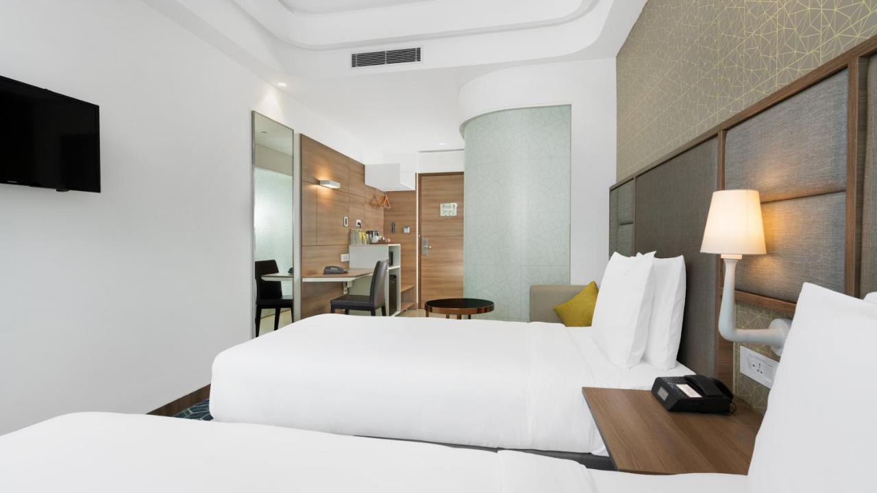 Standard Twin Room with City View - High Floor