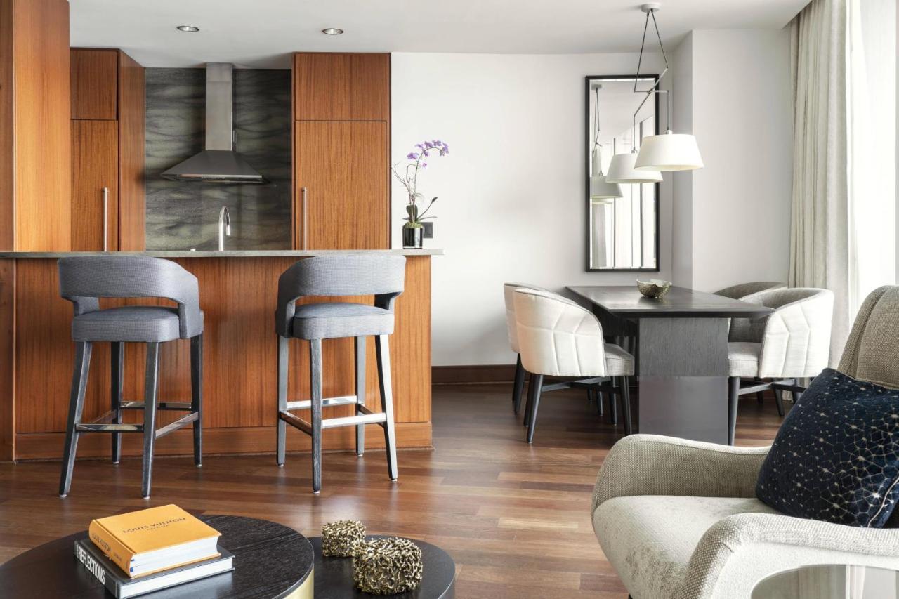 Coastline View 1 Bedroom Suite Roll-in Shower - Mobility and Hearing Accessible