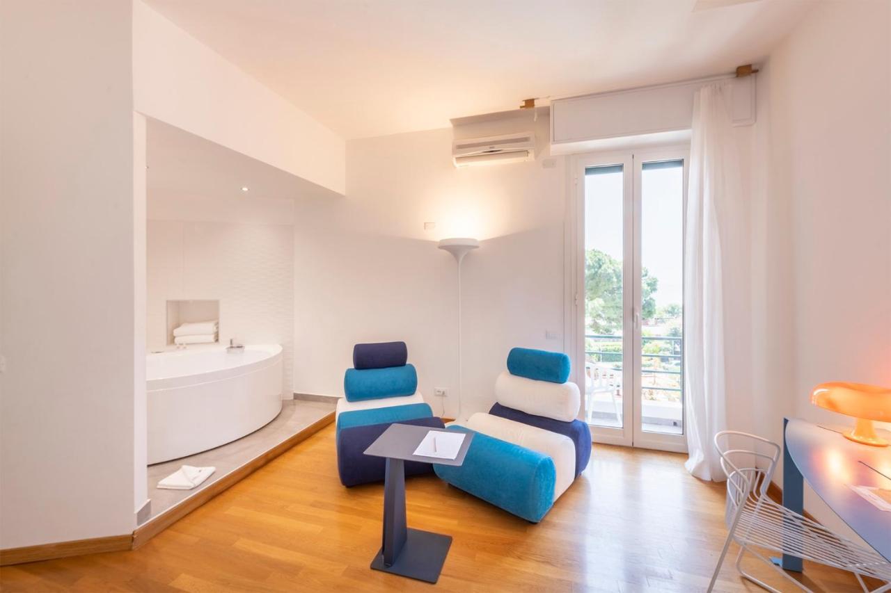 Deluxe Suite with Spa Bath