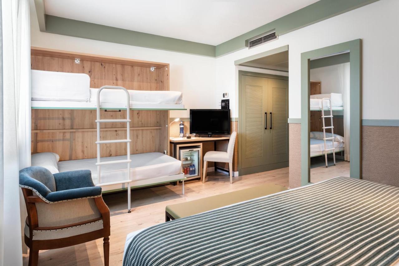 Family Room,1588042896:JPEG