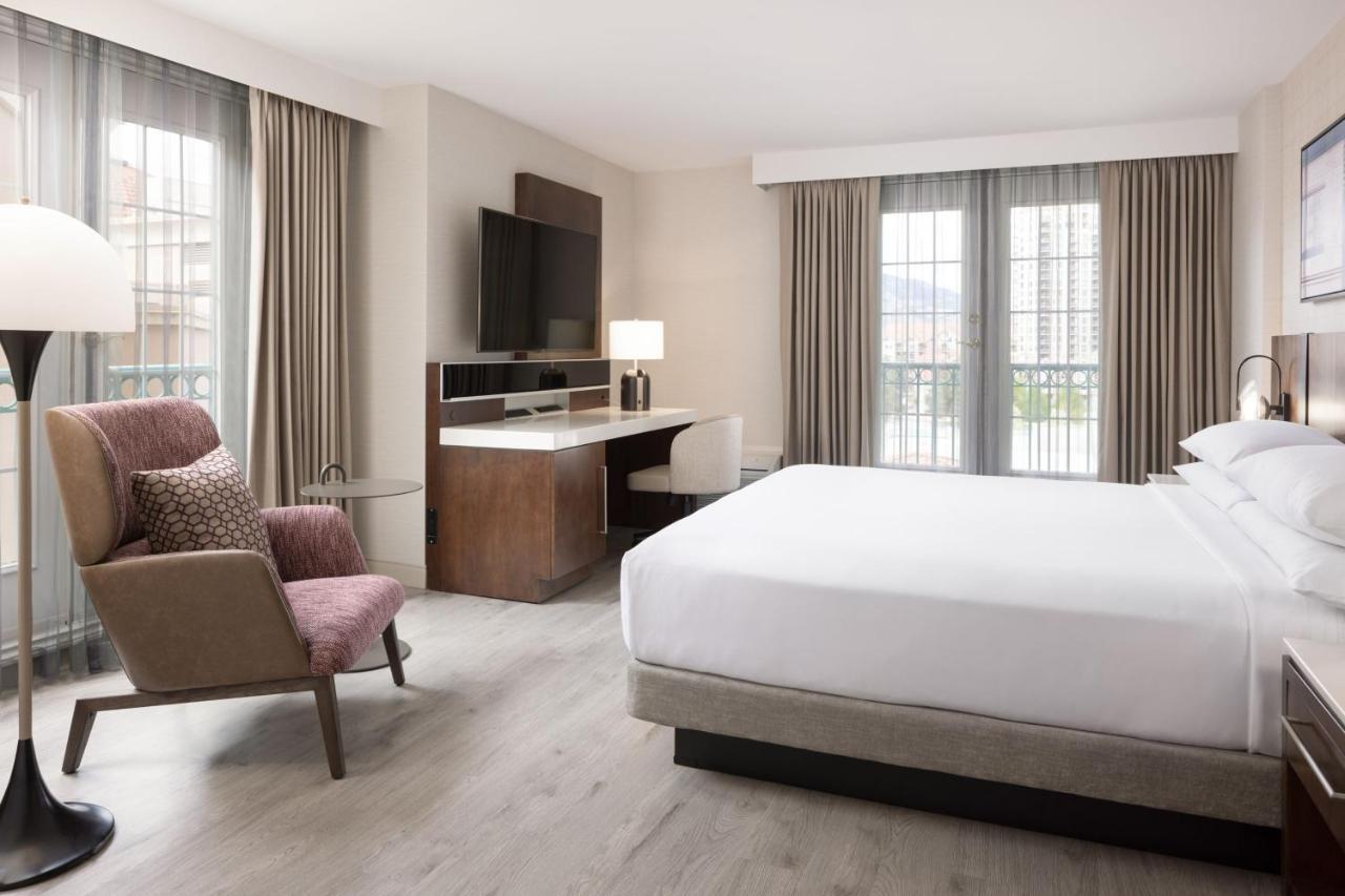 Suite Lit King-Size avec Canapé-Lit et Bain à Remous