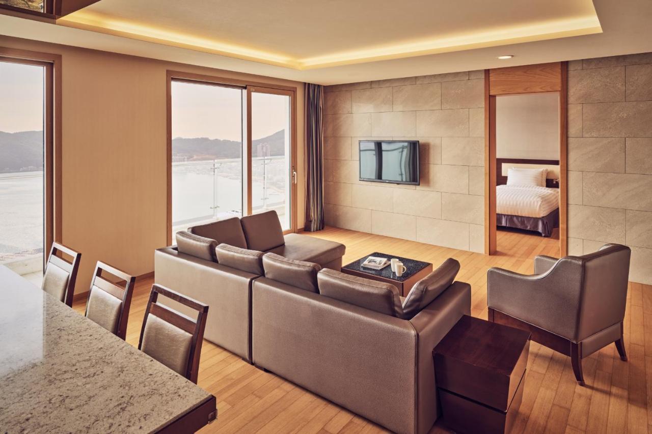 Gold Suite (With Kitchenette, Ocean View)