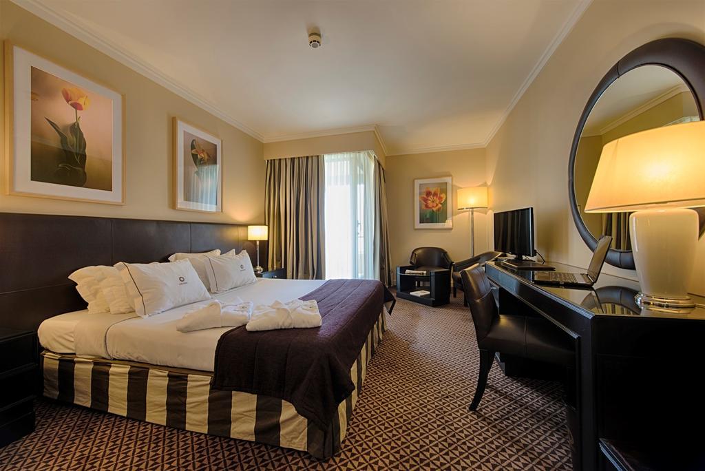 Family Room,1722888635:JPEG