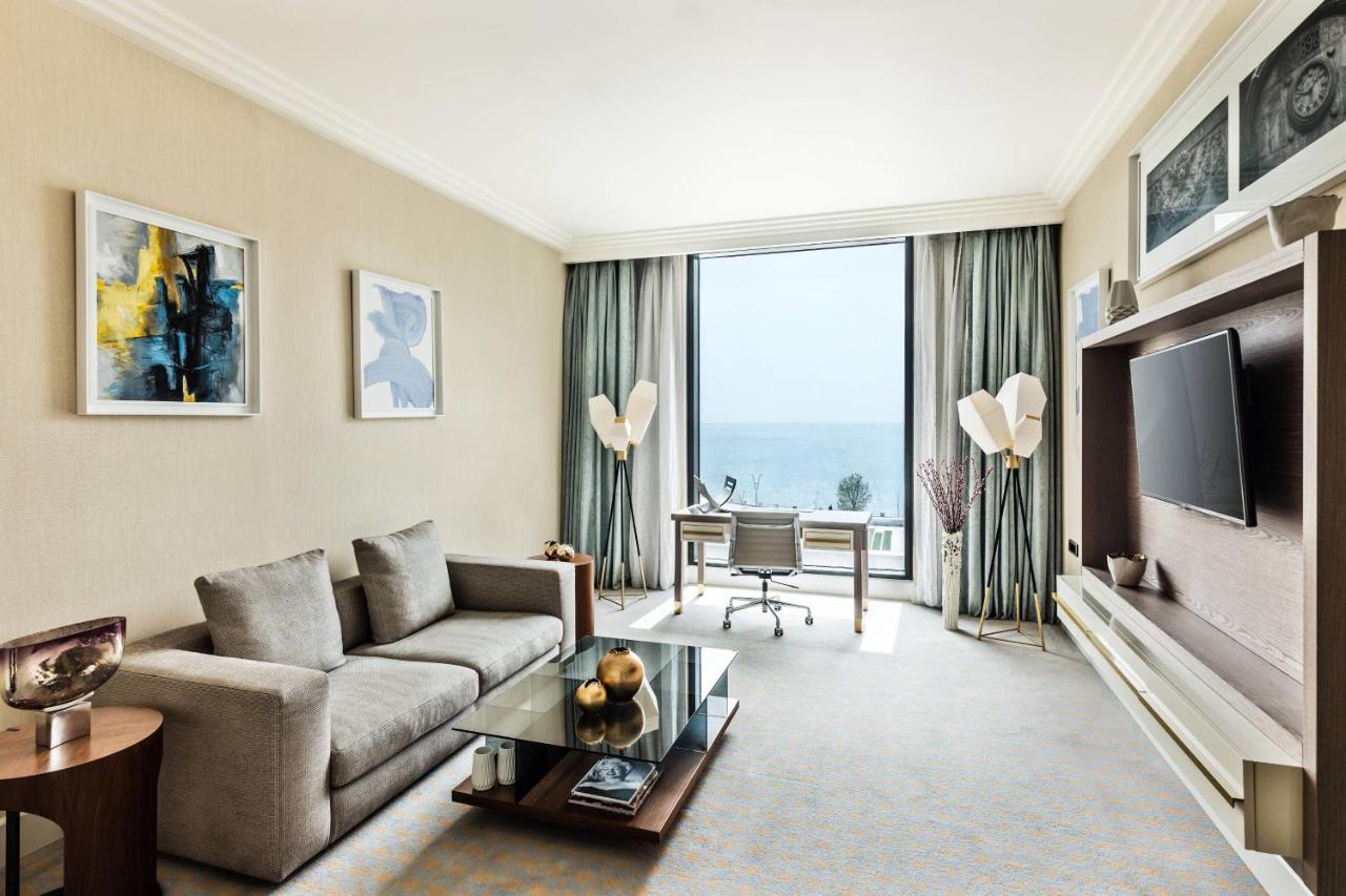 One-Bedroom Executive King Suite with Sea View - High Floor