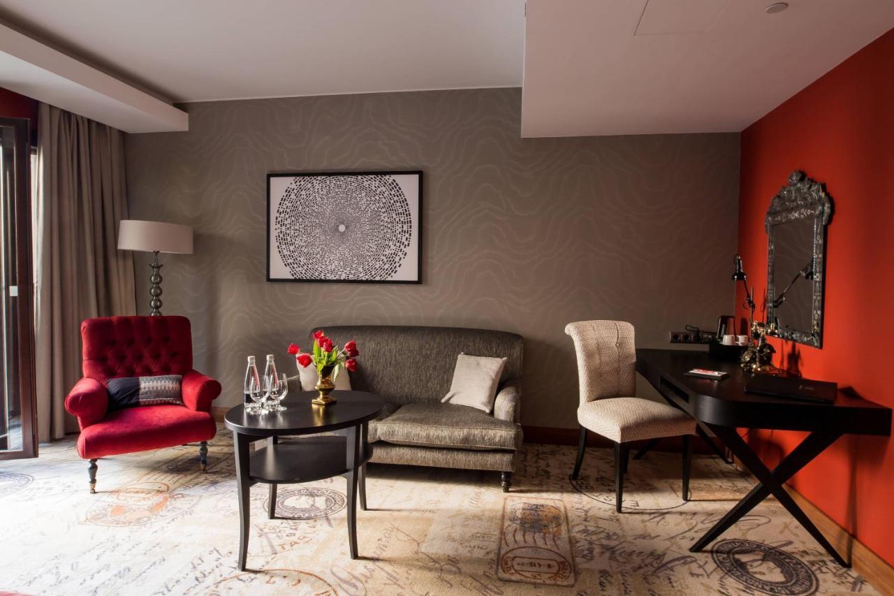 Executive Junior Suite with Courtyard View