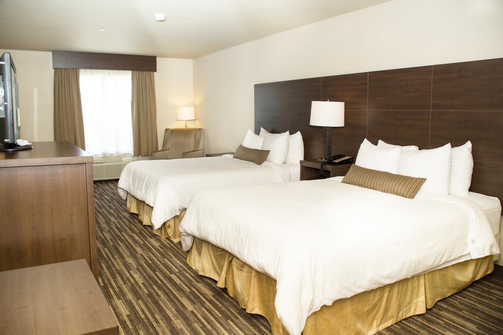 Business Class Queen Room with Two Queen Beds