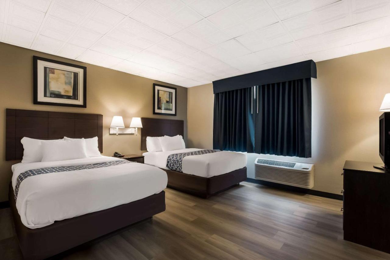 Queen Room with Two Queen Beds - Non Smoking