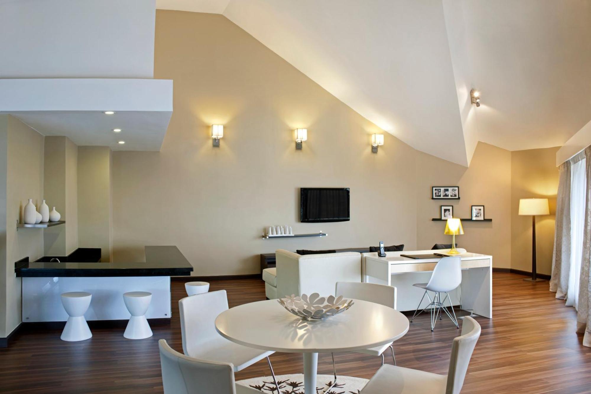Standard Suite - Non-Smoking