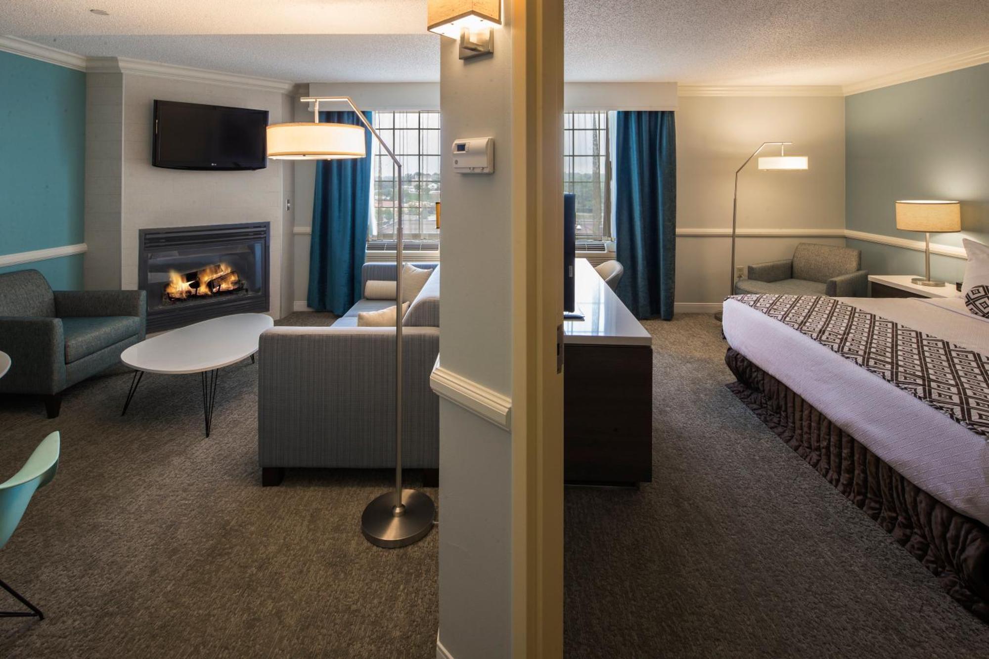 One-Bedroom Suite with Sofa Bed