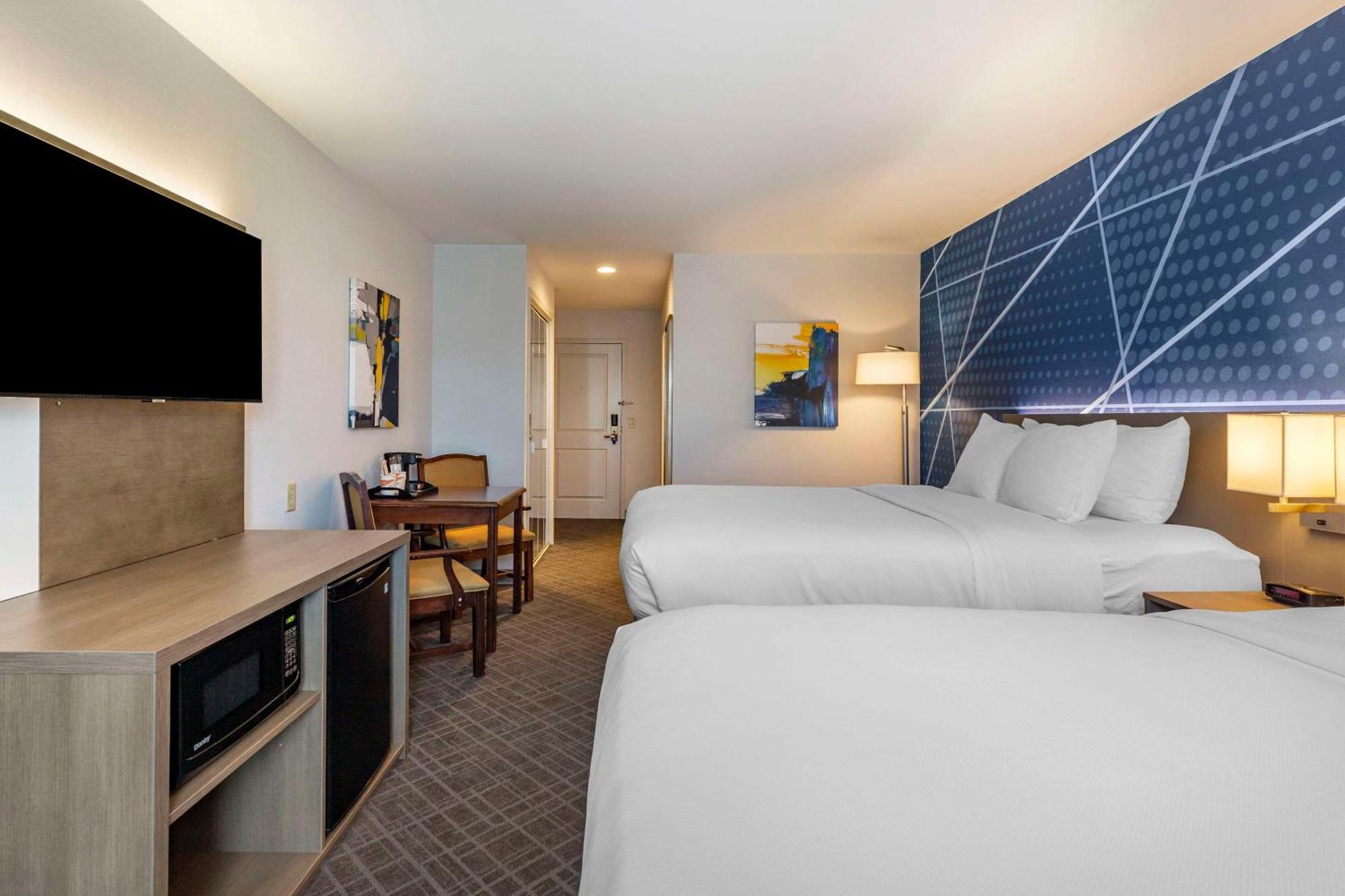 Queen Room with Two Queen Beds - Accessible/Non-Smoking