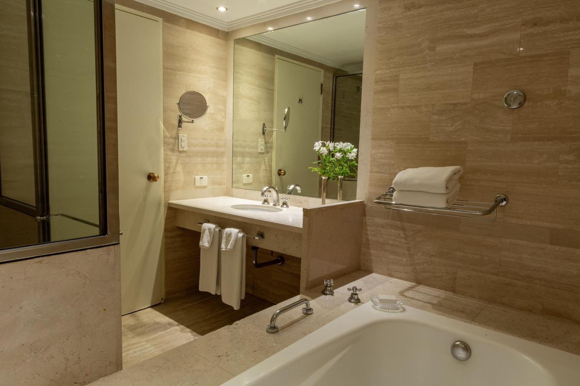Junior King Suite
