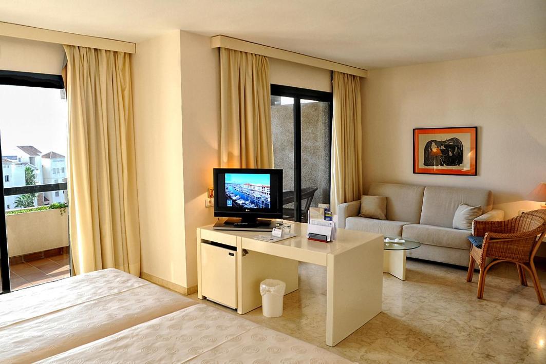 Superior Double or Twin Room (2 Adults + 2 Children)