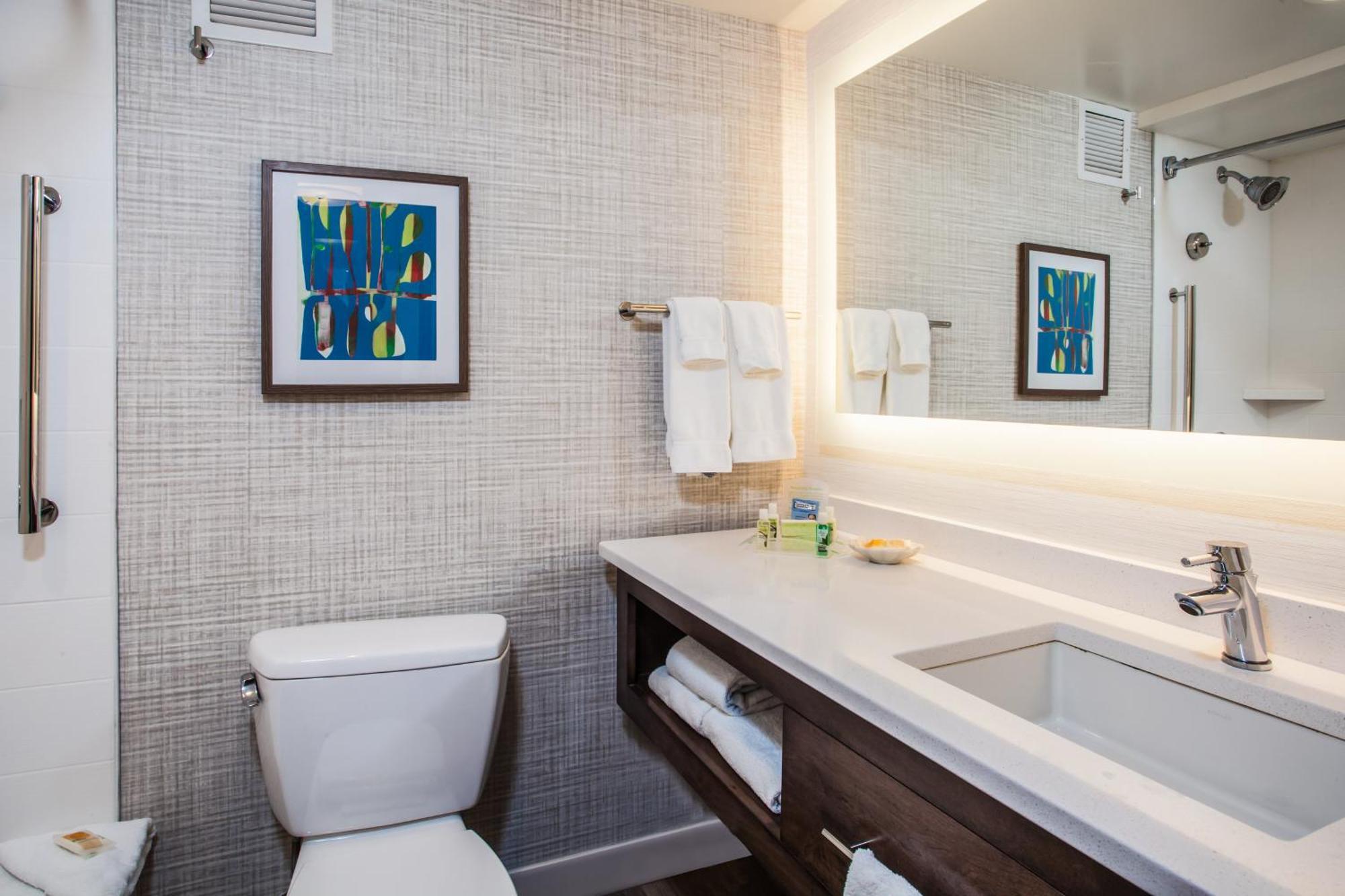 Queen Room with Pool View