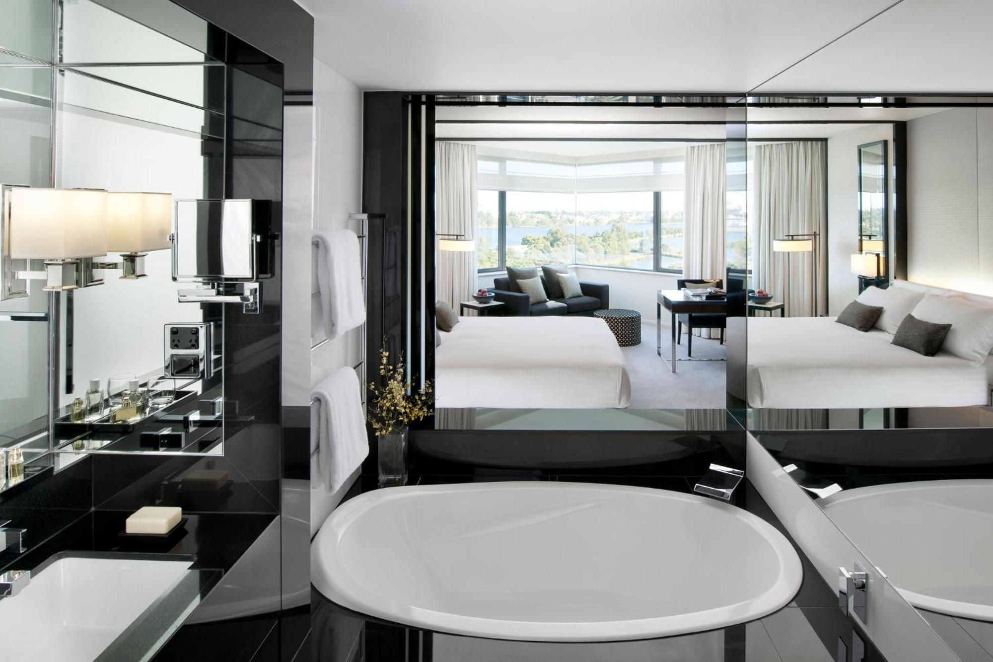 Luxe Zimmer mit Kingsize-Bett