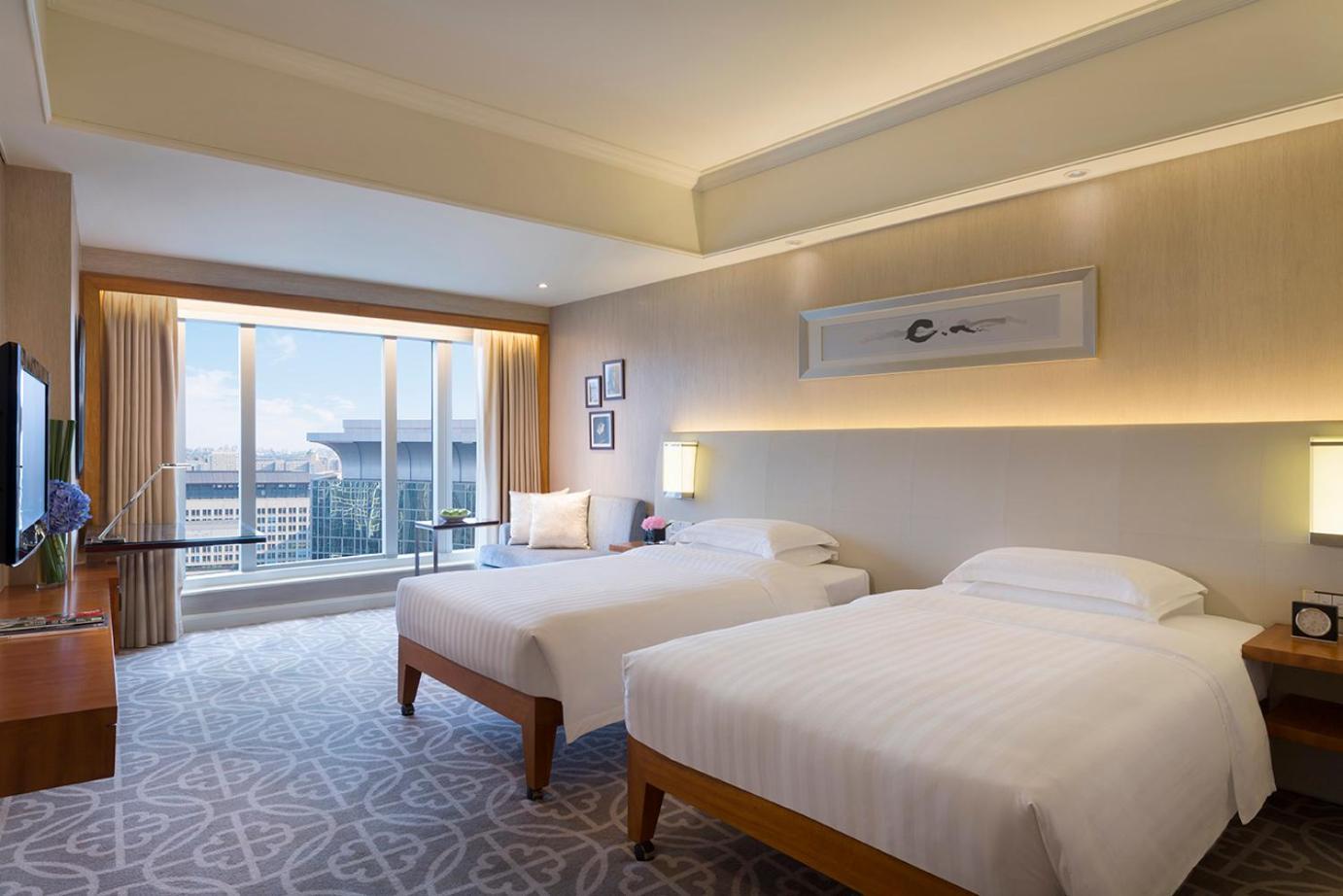 2 Twin Beds, Club Access