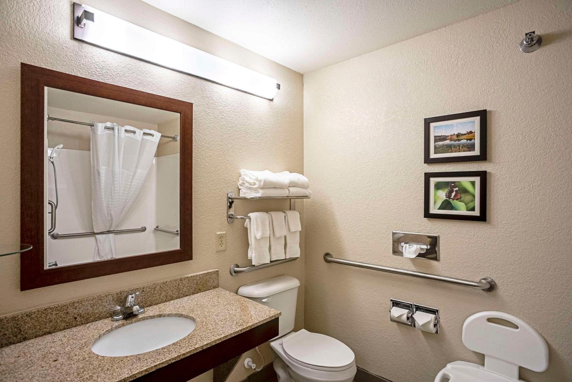 King Suite - Accessible/Non-Smoking