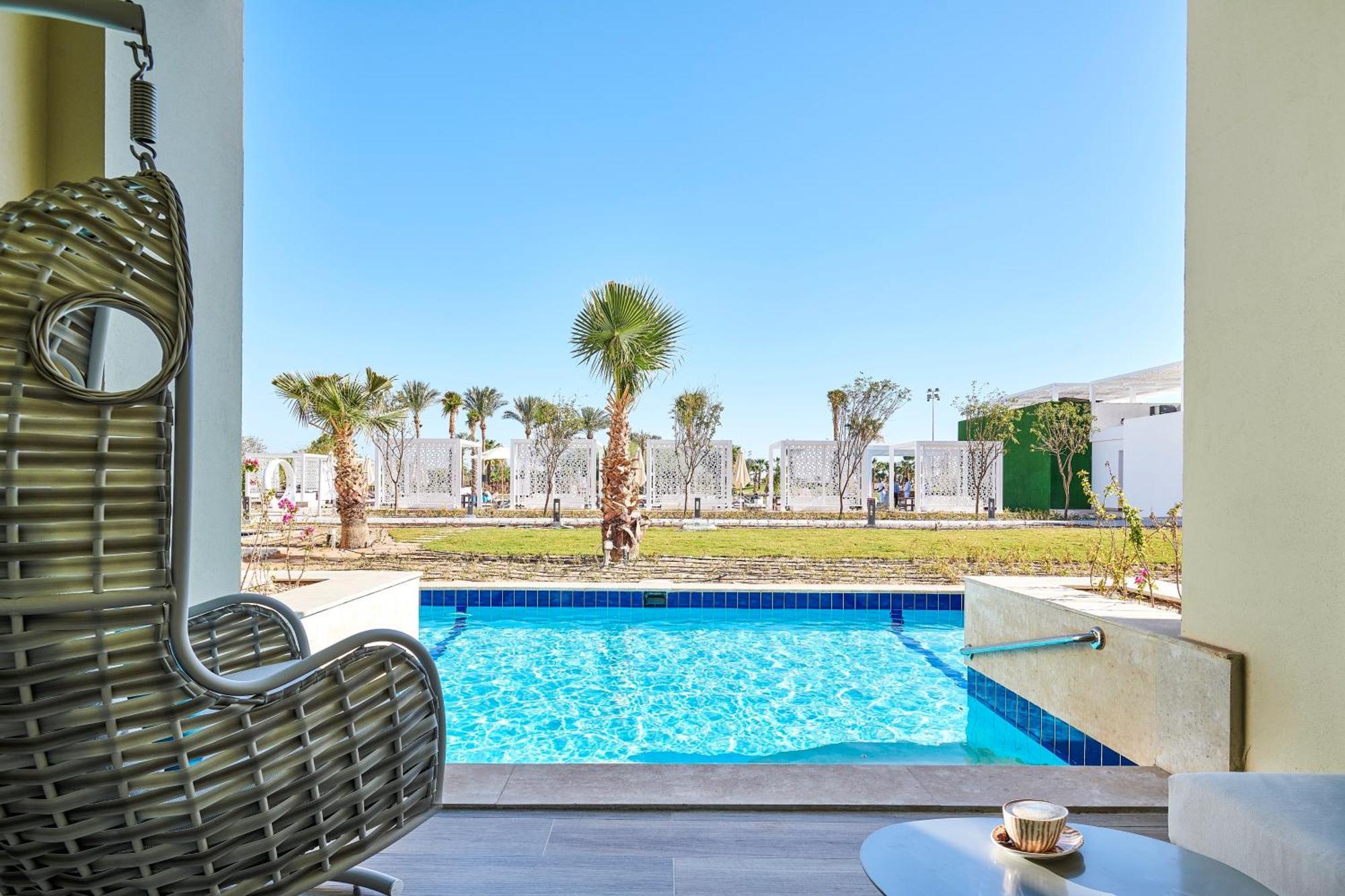 Swim Up Suite
