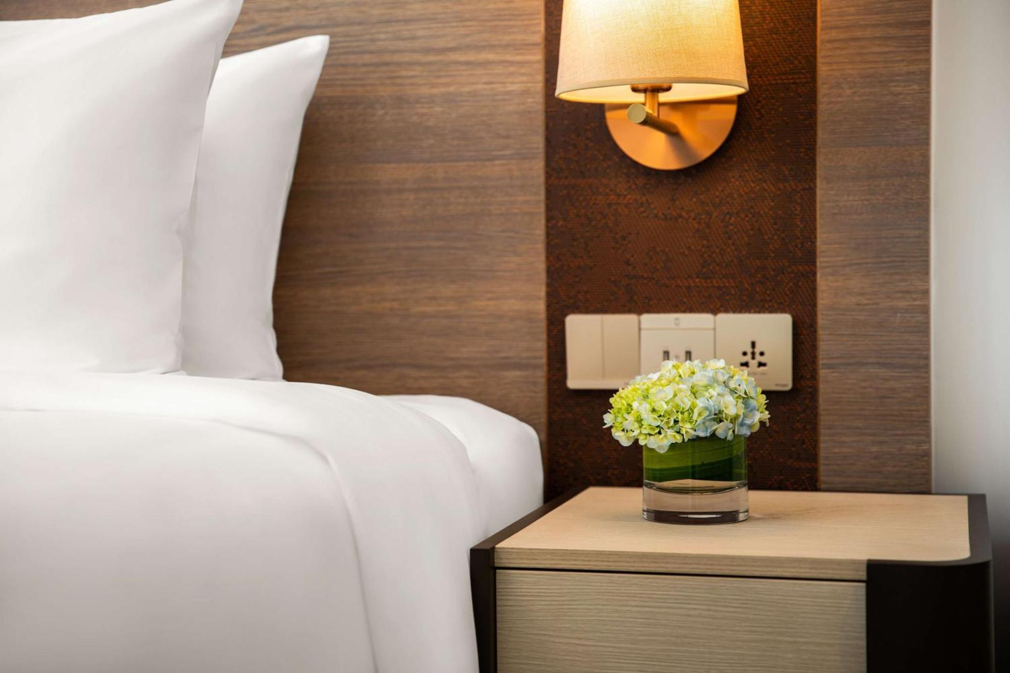 Suite with Bathtub with 15% off on Session of Spa and 10% off on Laundry Services , free snacks, soft drinks & fruit platter , Airport Drop to T1 & T2 , Early Check-In & Late Check-out