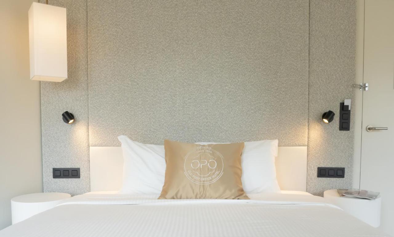 Executive Suite,1477768954:JPEG