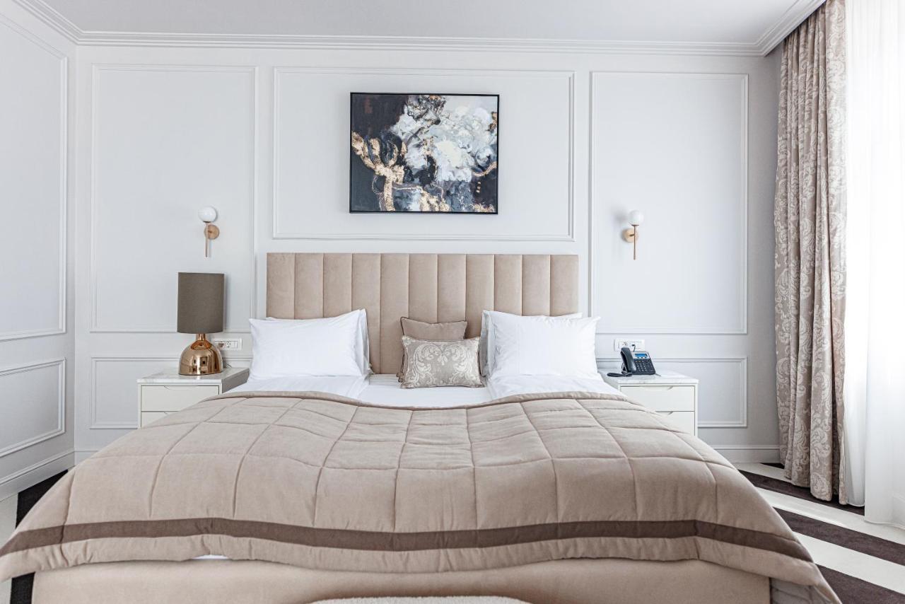 Deluxe King Suite 2+2