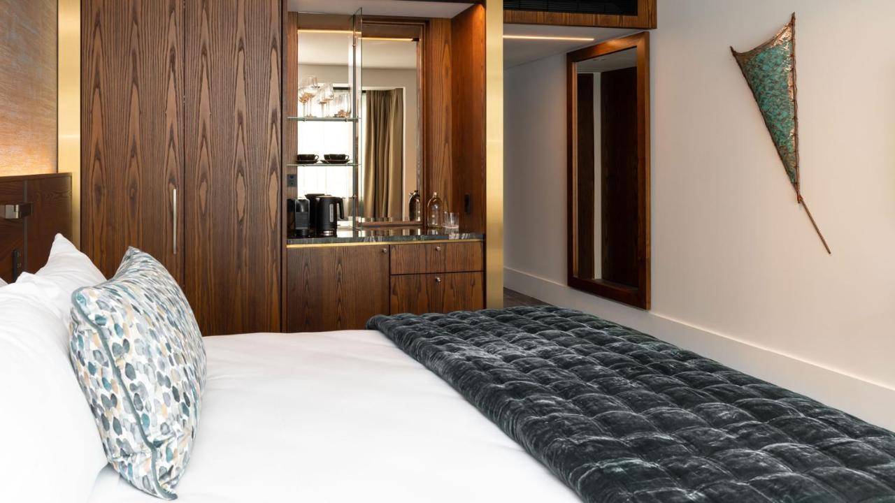 Elite Harbour View King Room