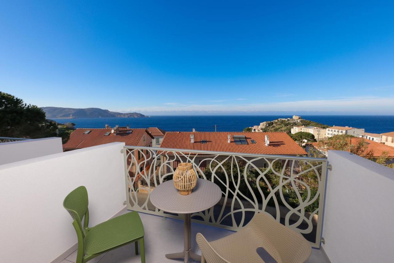 Habitación Doble Premium con vistas al mar y balcón