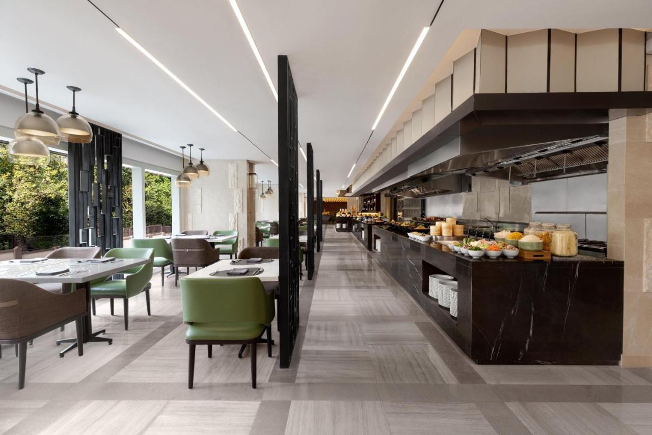 Westin Suite with City View - Club Lounge Access