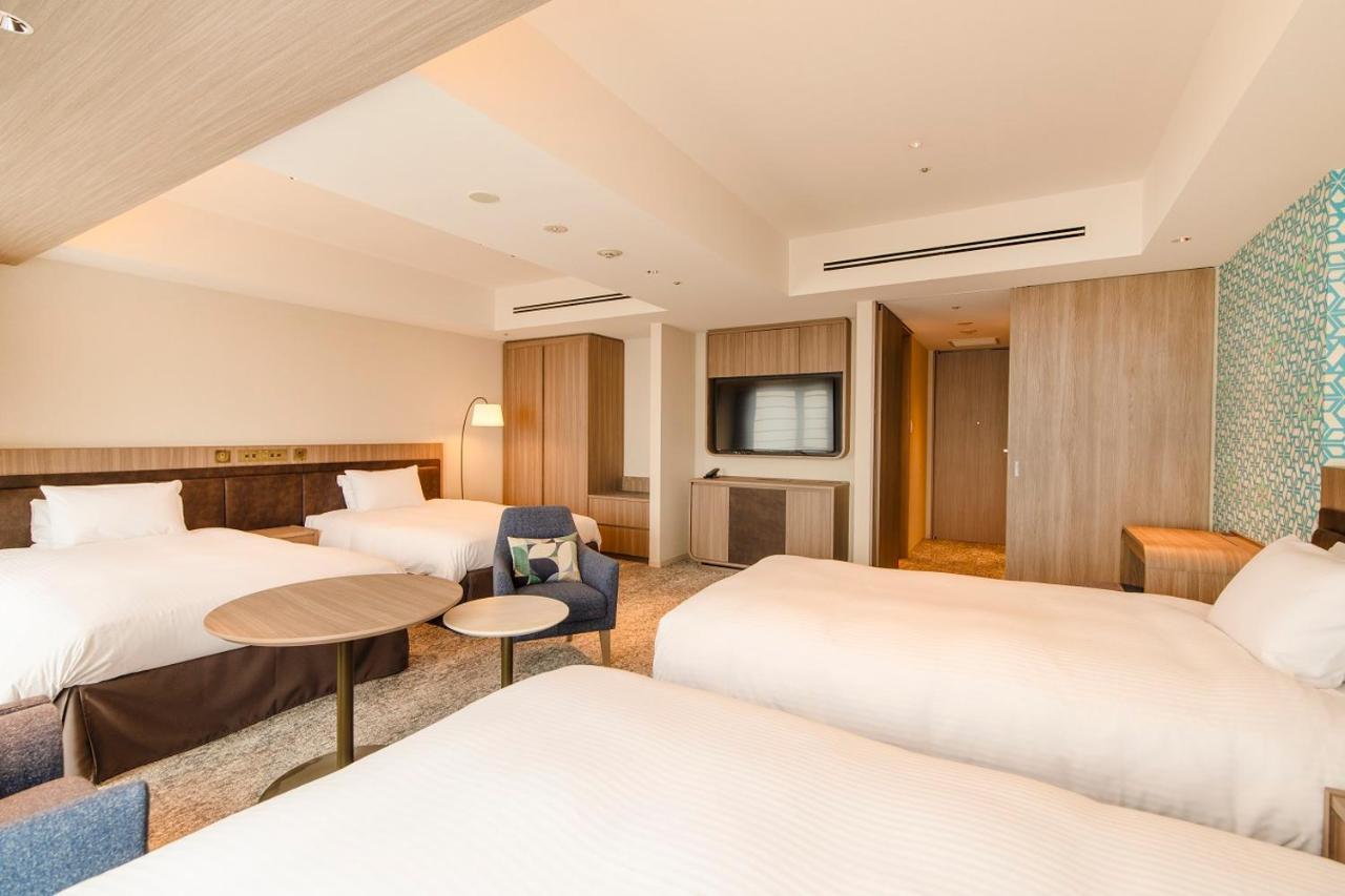 Quadruple Room - Club Floor with Lounge Access - Non-Smoking