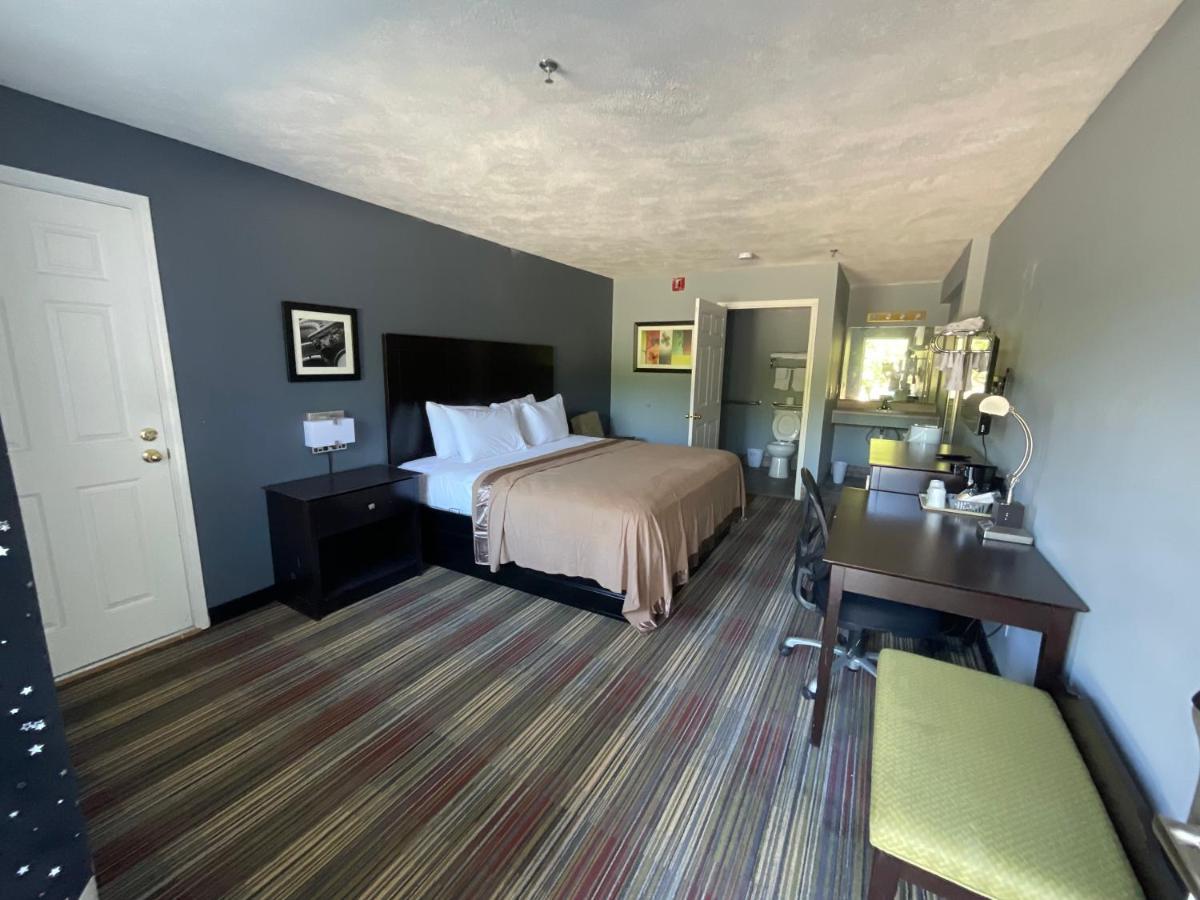 Deluxe King Room