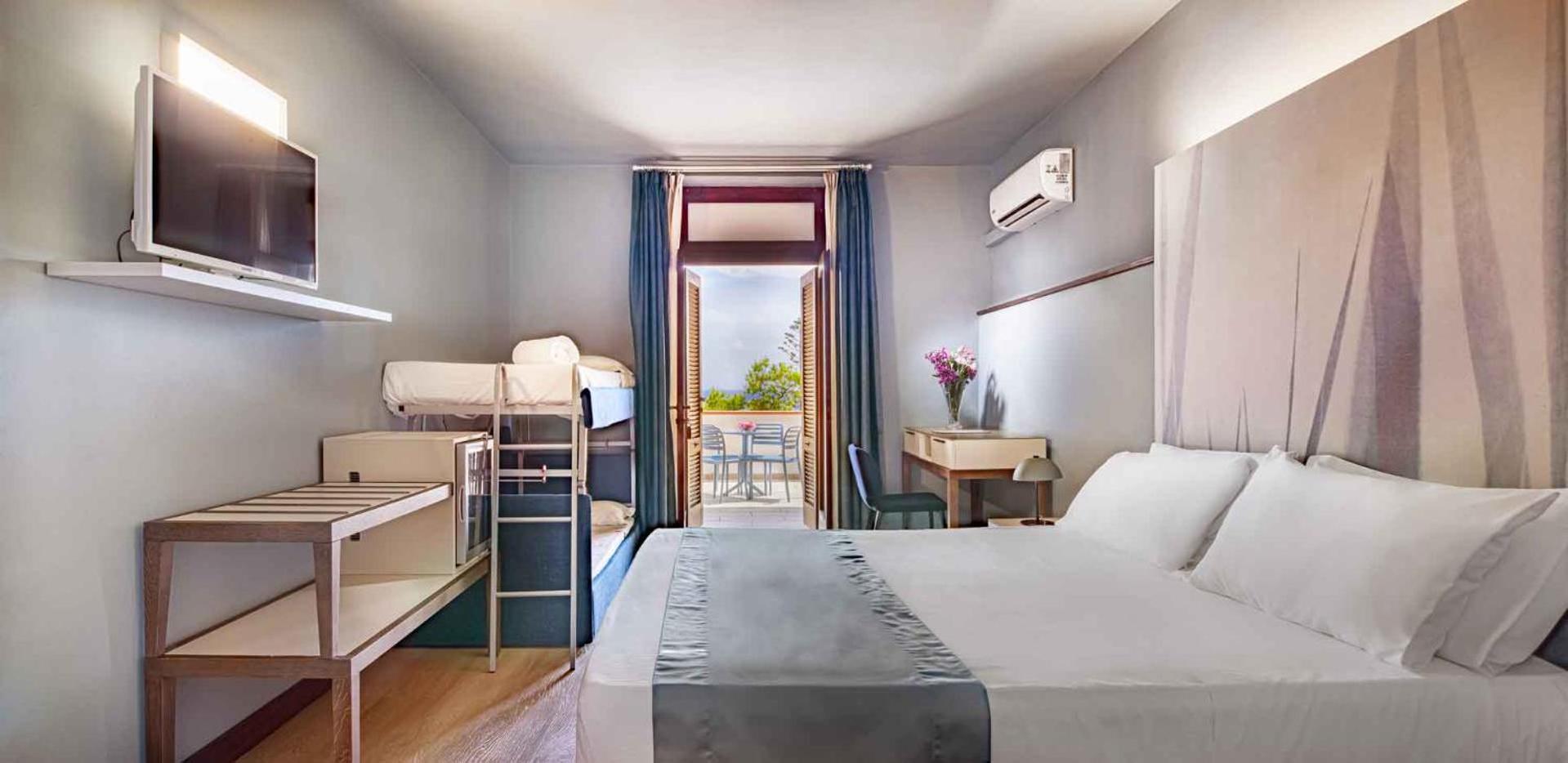 Quadruple Room with Sea View