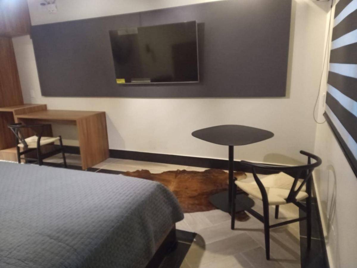 Queen Room,1494354004:JPEG