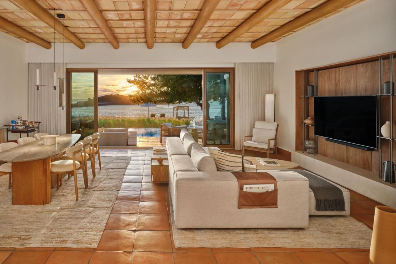 Luxury Villa 1 Bedroom Villa 1 King Beachfront Whirlpool,1559641021:JPEG