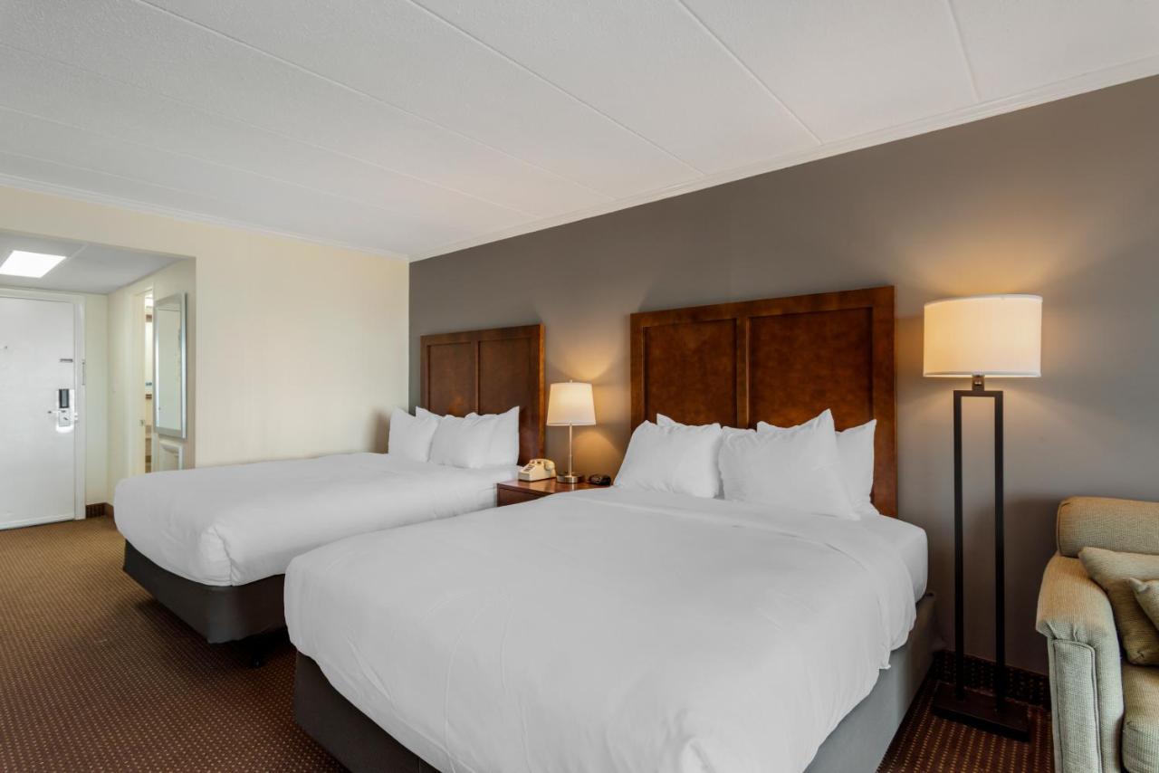 Queen Room with Two Queen Beds - Oceanfront accessible/Non Smoking