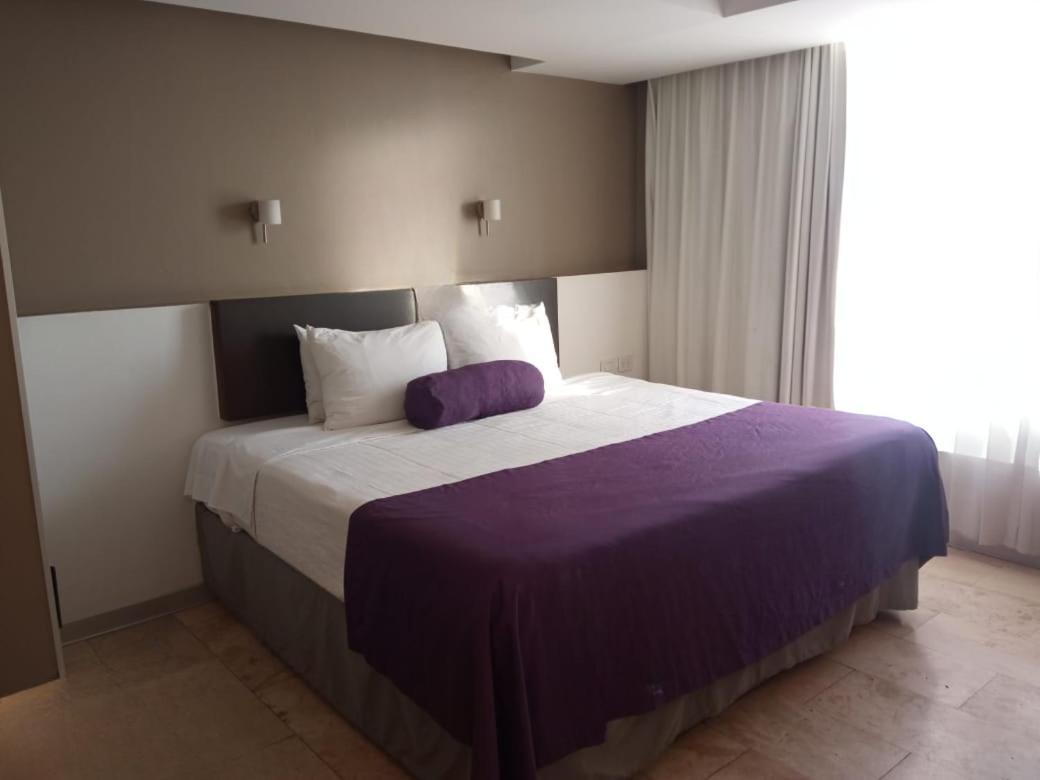 Deluxe Room 1 King