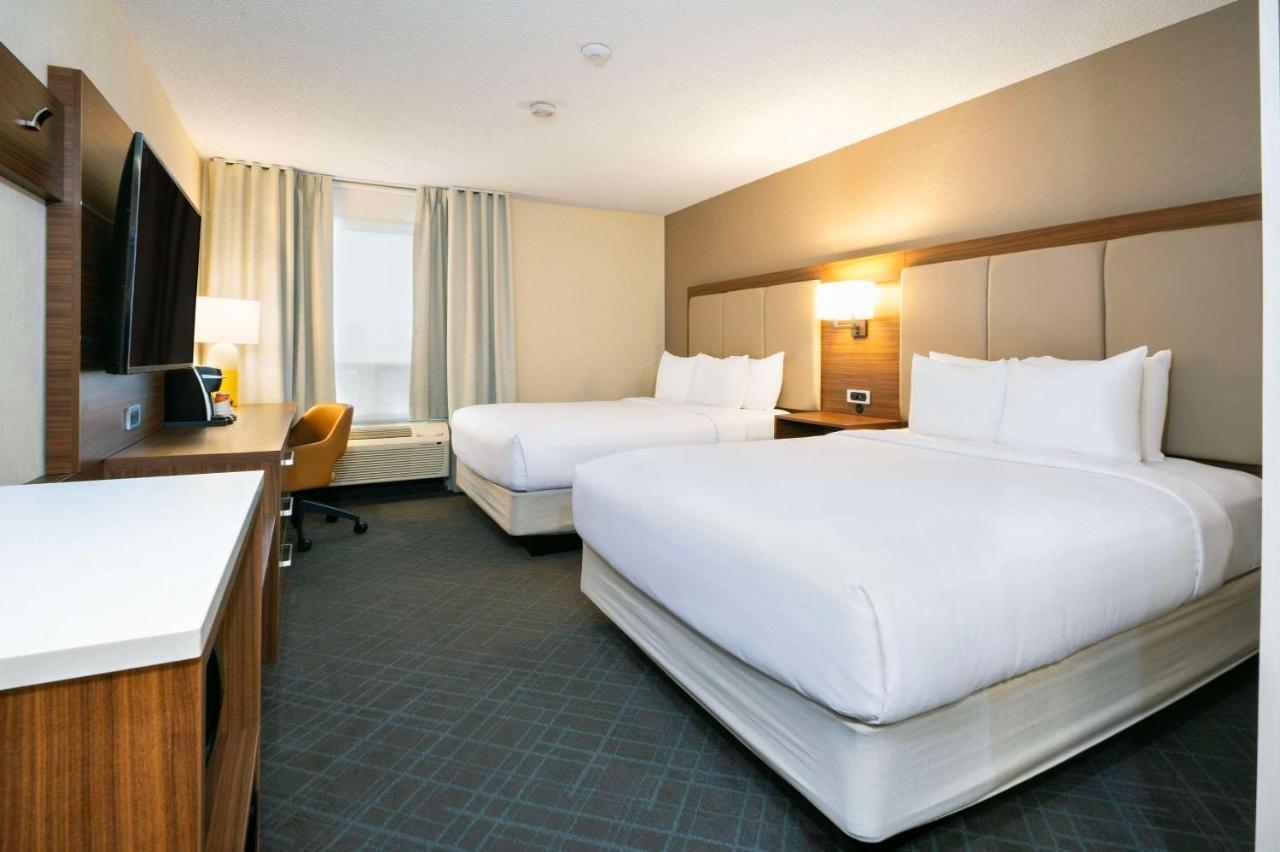 Queen Room with Two Queen Beds - Non-Smoking