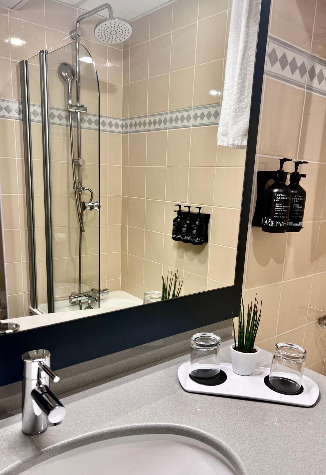 Standard Room,1710085823:JPEG