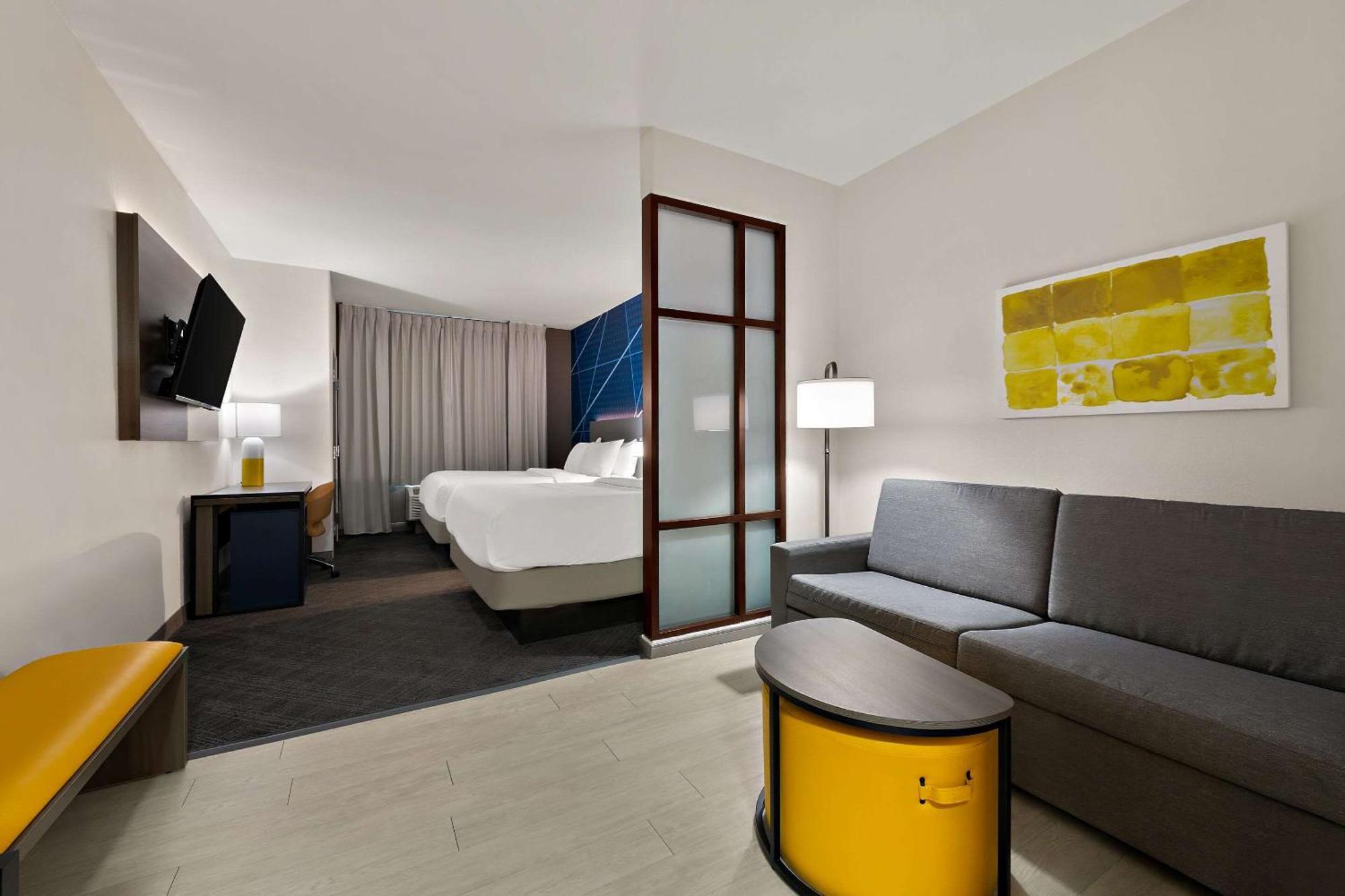 Queen Suite Two Queen Beds Non-Smoking