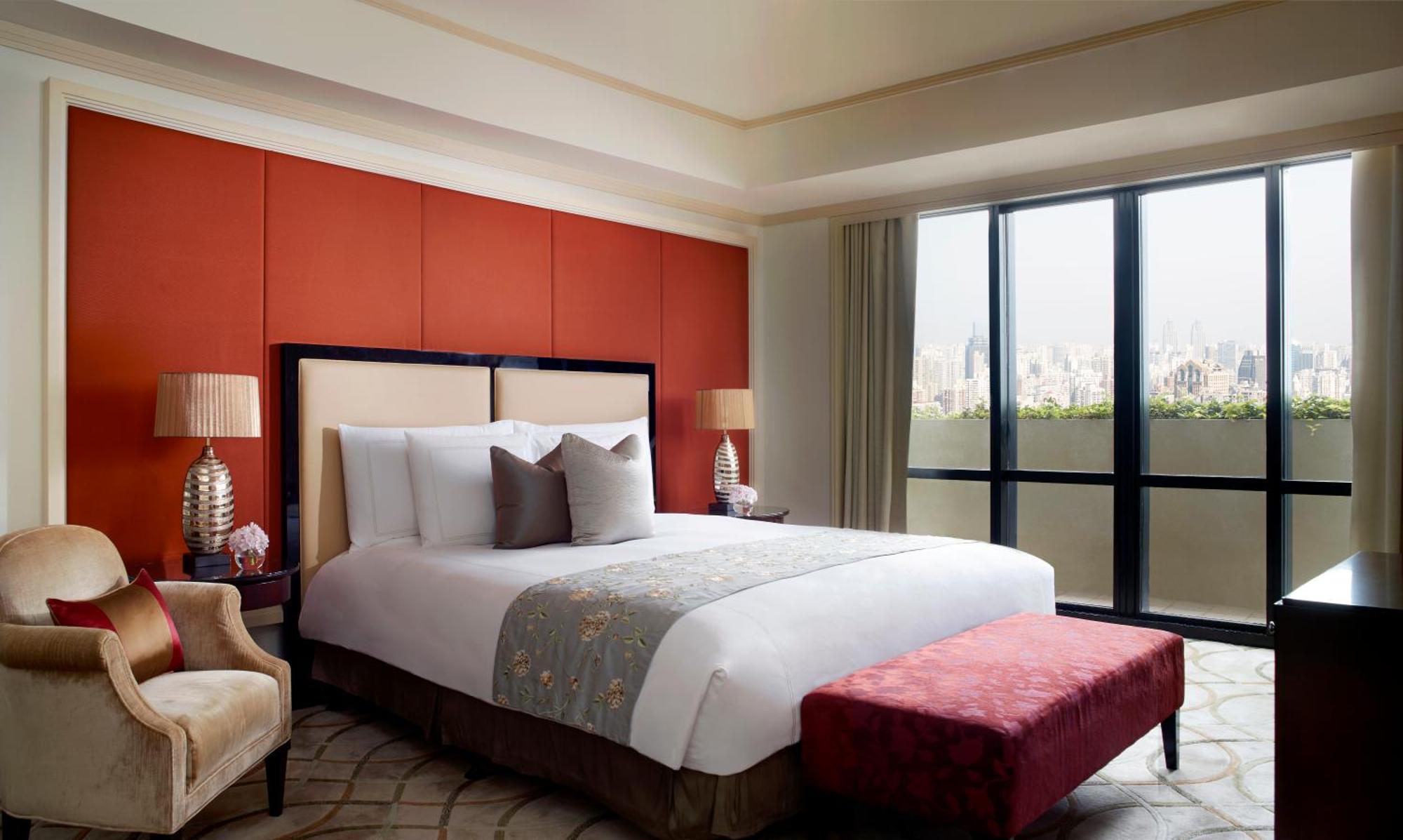 One-Bedroom Penthouse King Suite - Club Lounge Access