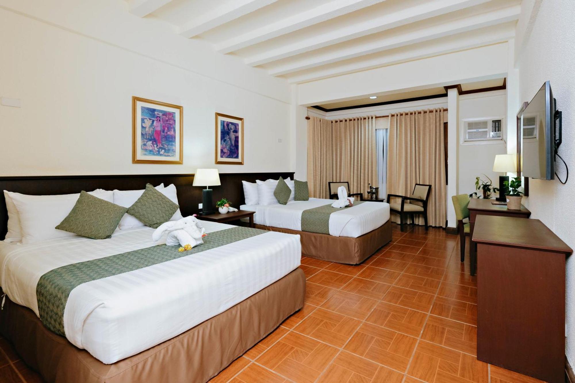 Deluxe Queen Room