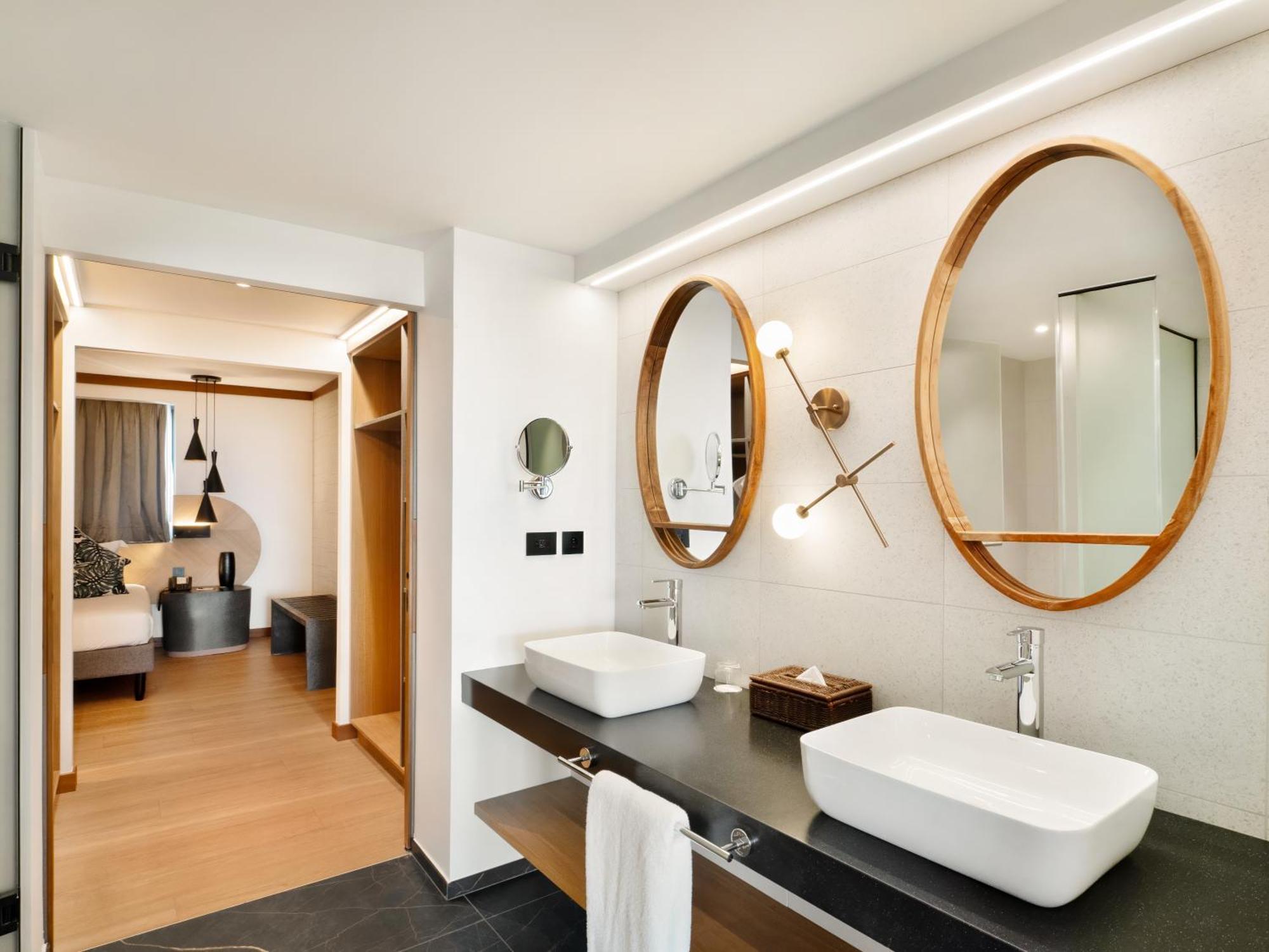 Suite Royal de 2 dormitorios frente al mar con piscina privada y cocina
